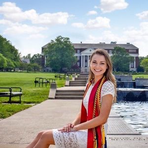 Meet your Posher, Maura